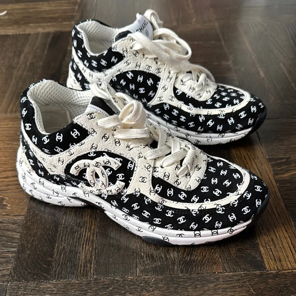 人気カラー！シャネルCCスニーカー#37.5 CHANEL | Shoes | Authentic Chanel Cc Sneakers Size 375 Great